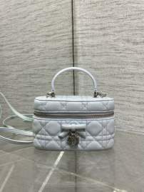 Picture of Dior Handbags _SKUfw239329516fw